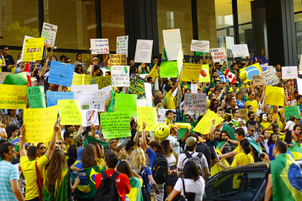 Brazilians' demonstration in Montreal - CA - 2013 - No signs of anti-PT
